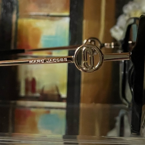 Marc Jacobs Black Oversized Sunglasses – New with Case and Dusty - Picture 3 of 5